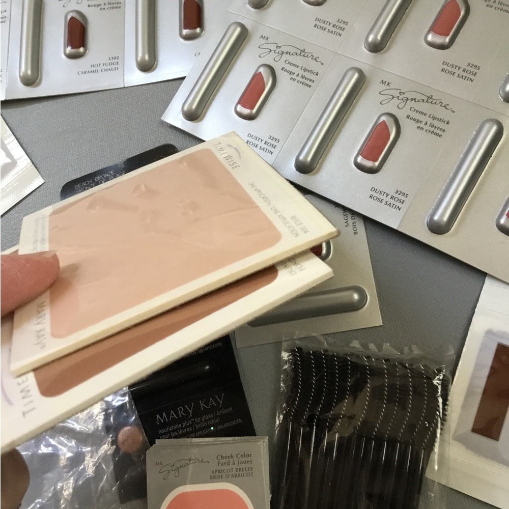 100+ Mary Kay Assorted Makeup Samples - Picture 5 of 5